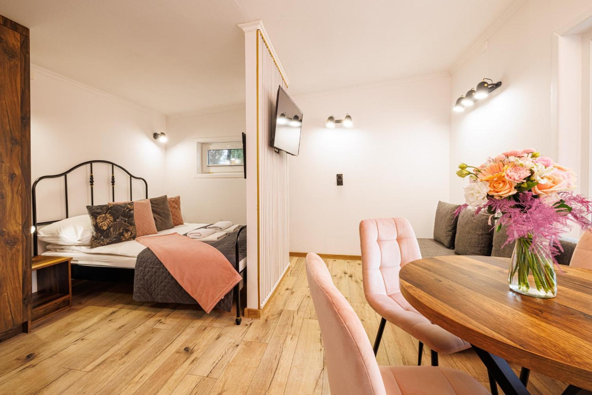 Dom Goscinny Marta - Pokoje, Apartamenty, Domki Krynica Morska Exterior foto